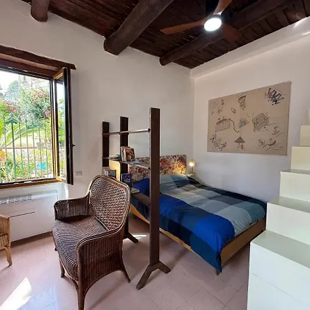 Appartement Storical Center, Palace, The And The Cliff 5 *