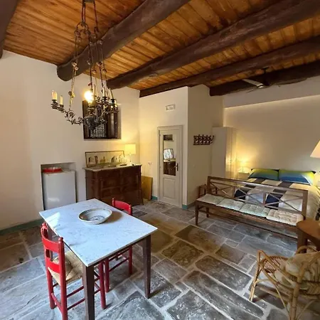 Appartement Storical Center, Palace, The And The Cliff 5 *